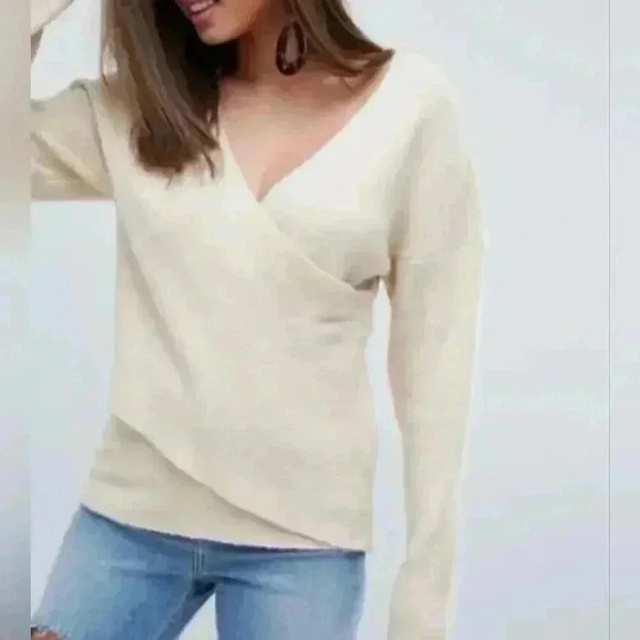 Women's Missguided LS Wrap Over Jumper Nude Sz 6 - Picture 1 of 4